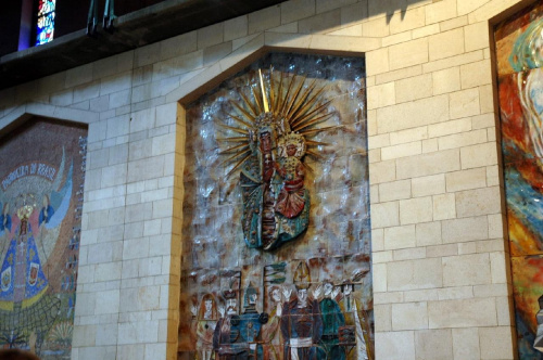 Nazaret-Bazylika Zwiastowania-na ścianach bazyliki mozaika Czarnrj Madonny #ZIEMIAŚWIĘTA