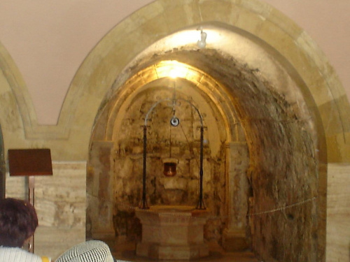 Izrael-Ein Karen-Bazylika Nawiedzenia-studnia w kościele dolnym #ZIEMIAŚWIĘTA