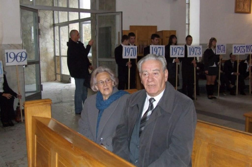 Przed zjazdem na 90 lat LO (na mszy w kościele Św. Ducha - prof. Stanisław Jastrząb z żoną).