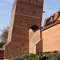Krzywa Wieża w Toruniu.Charakterystyczny akcent toruńskiej Starówki - średniowieczna baszta miejska, swą nazwę zawdzięczająca znacznemu odchyleniu od pionu, które wynosi 1,40 m.