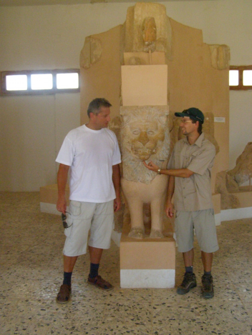 Starorzymskie miasto z I i II w. n.e. - wpisane na listę UNESCO na 5 miejscu w Libii. Muzeum Punickie. Oryginalne rzeźby z Mauzoleum Bes z II wieku p.n.e.