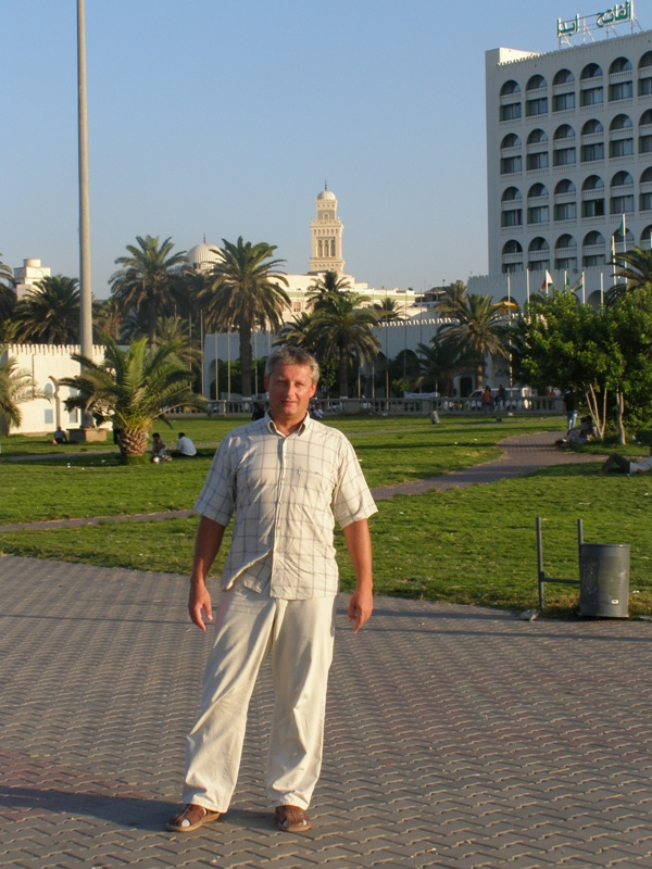Trypolis. Plac Zielony. W tle hotel Kabir