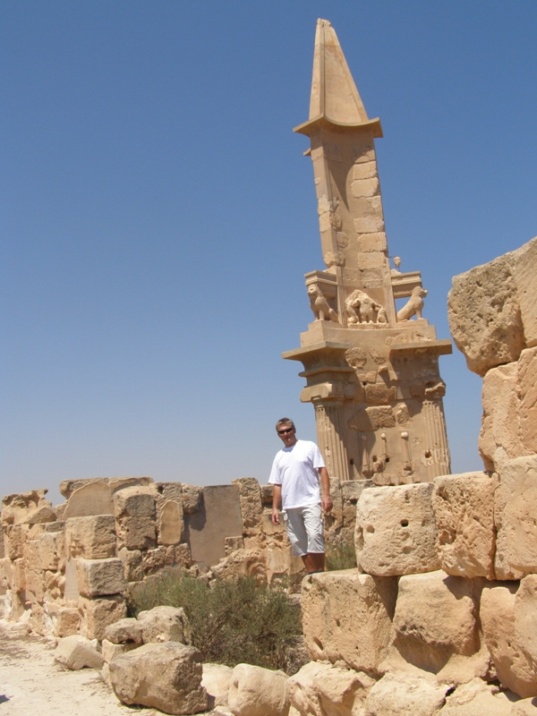 Starorzymskie miasto z I i II w. n.e. - wpisane na listę UNESCO na 5 miejscu w Libii. Mauzoleum Bes (punickie z 2 w p.n.e.