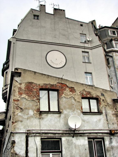 zegar słoneczny na rogu Nawrot i Dowborczyków #Łódź