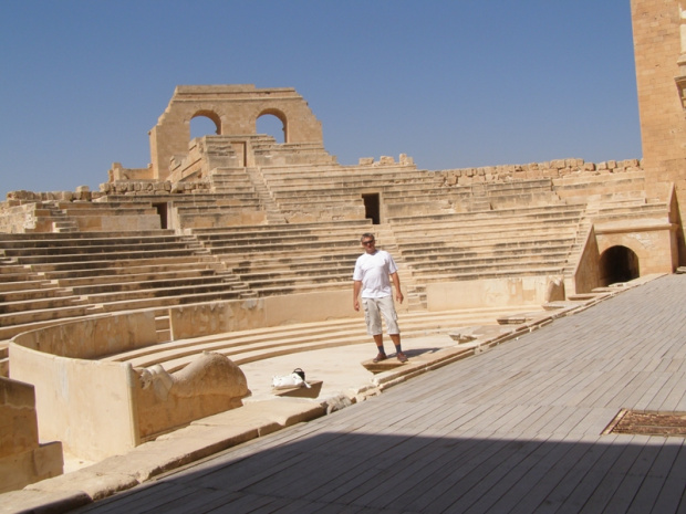 Starorzymskie miasto z I i II w. n.e. - wpisane na listę UNESCO na 5 miejscu w Libii. Teatr z II w n.e.