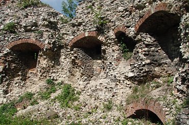 Ruiny zameku Tęczyn (Tenczyn) w Rudnie #Ruiny #zamek #Tęczyn #Rudno #Polska #wies