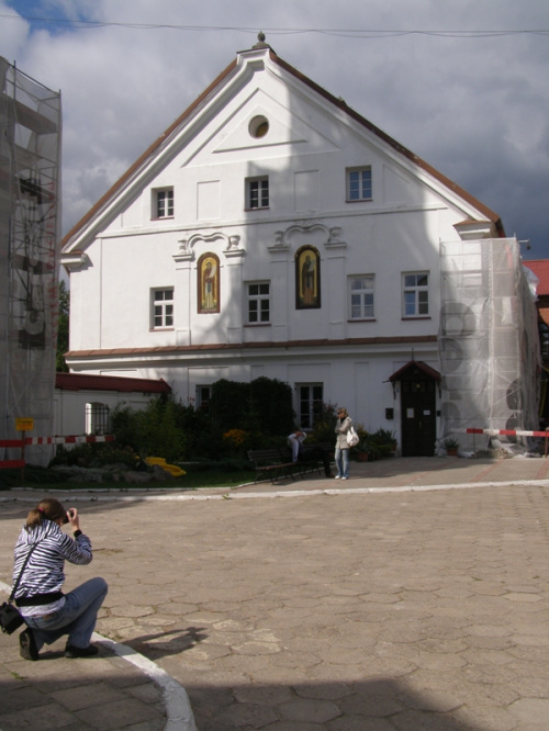 Supraśl - Monaster Zwiastowania Najświętszej Marii Panny to jeden z pięciu prawosławnych klasztorów męskich na terenie Polski. Ufundowany na początku XVI wieku przez marszałka Wielkiego Księstwa Litewskiego Aleksandra Chodkiewicza i prawosławnego bisku...