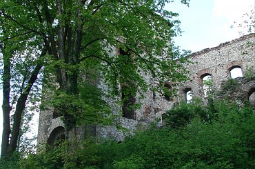 Ruiny zameku Tęczyn (Tenczyn) w Rudnie #Ruiny #zamek #Tęczyn #Rudno #Polska #wies