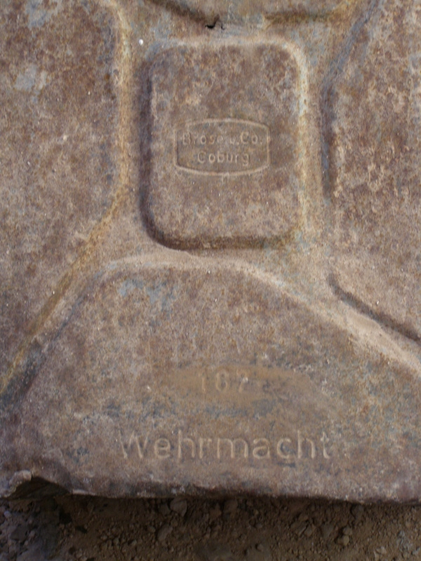 Kabaw - Spichlerz obronny z XIII w n.e. - karnister Wermachtu