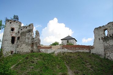 Ruiny zameku Tęczyn (Tenczyn) w Rudnie #Ruiny #zamek #Tęczyn #Rudno #Polska #wies