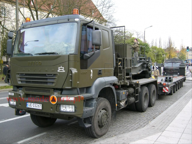 IVECO TRAKKER AT72048 WT naczepa NS600W