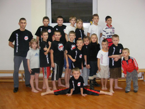 Dzieci w Klubie Sportowym Fight Zone