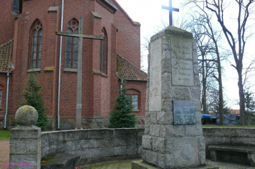Szymonka - pomnik przy kościele #Szymonka