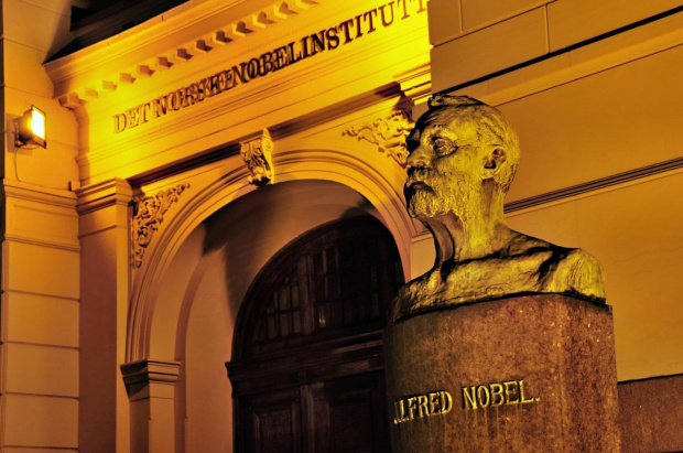 Instytut Nobla w Oslo #miasto #pomniki #noc #architektura