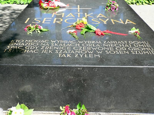 Cmentarz na Rossie, grób matki Piłsudzkiego i jego serca.
Ross Piłsudzki's mother gravu and his heart. #cmentarz #Piłsudzki #Ross