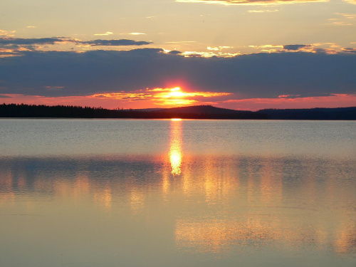 Szwecja, jezioro przy granicy fińskiej.
Sveden, lake near Finland border. #wieczór #zorza