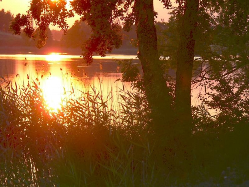 Jezioro Leleskie ok. Pasymia, wieczorna zorza.
Evening glow Leleskie lake near Pasym. #wieczór #zorza
