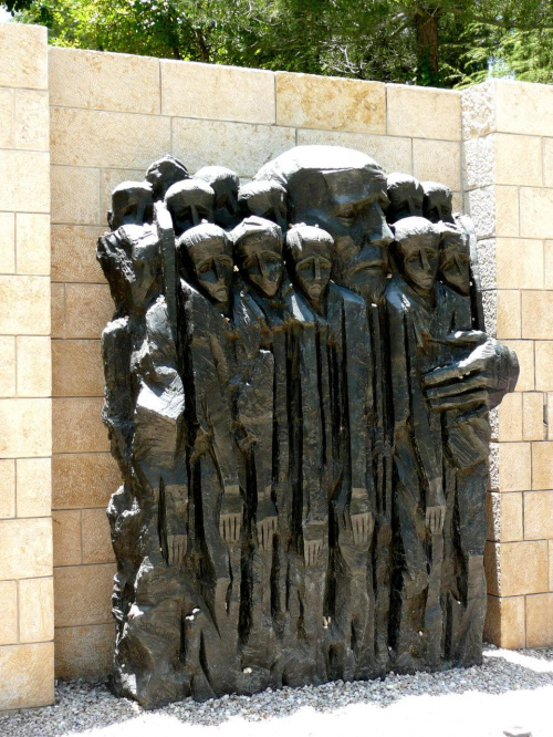 Yad Washem . Pomnik Korczaka w Muzeum Holokaustu