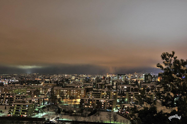 światła miasta w chmurach odbite... #noc #krajobraz #zima