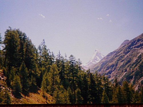 12.07.1998 Matterhorn ( 4478m ) z drogi spacerowej. Matterhorn ( 4478m ) from walking path. #ścieżka