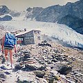 25.08.1997 Schronisko Dom ( 2940m ), po prawej lodowiec Festi.
Dom schelter ( 2940m ),
right Festi glacier. #Szwajcaria #Alpy #Dom #lodowiec