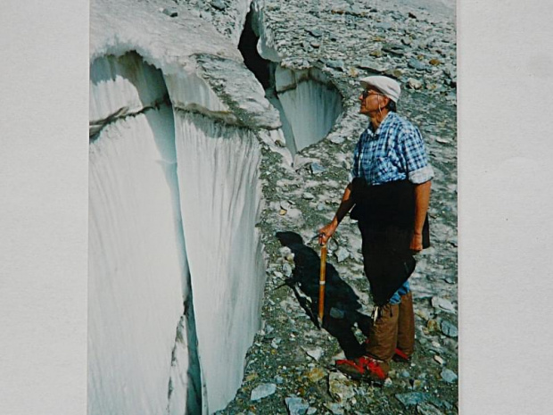 9.08. 2000 Lodowiec Hohlicht, w drodze na Schalihorn. Któredy najlepiej pójść w góre? Hohlicht glacier, our way to Schalihorn. Which way is best to go up? #Hohlicht #lpdowiec #szczeliny #Schalihorn