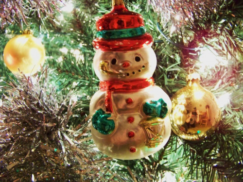 choineczka..choineczka.... mieni sie kolorami, ach jak bardzo kocham swieta Bozego Narodzenia i te nasze polskie tradycje BozoNarodzeniowe :)
a sniegu mam po kolana :)))))))))
czego takze wszystkim moim przyjaciolom zycze :) #BozeNarodzenie2008