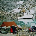 13.08 2000, Namiot przy jeziorku ( 3200 m ), przed wejściem na Alphubel ( 4206 m ). Our tent near lake ( 3200 m ), before ascent on Alphubel ( 4206 m ). #biwak #namiot #jeziorko #Alphubel
