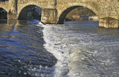 Most prowadzacy do zamku przy rzece Lahn w miasteczku Runkel #rzeki #Lahn #alicjaszrednicka