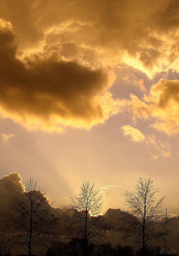 ...dam ci promień słońca... #chmury #niebo #promienie #widok