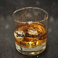 Szklaneczka Tennessee Whiskey z lodem dobra na szczególne okazje