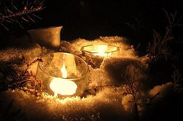 A tak było w noc sylwestrową w moim ogrodzie #ogród #świece #światło #zima #śnieg