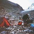 16.08.2000, Biwak 3150 m, przed wejściem na Dom ( 4545 m ).
Bivouac 3150 m, before ascent Dom (4545 m ). #Alpy #biwak #Szwajcaria