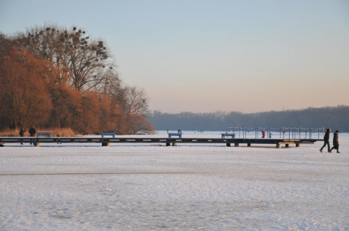 Niedzielny spacer nad zamarznięte jezioro Rusałka