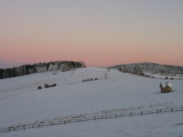 zima w górach w barwach zmierzchu #zima #góry #śnieg #GóryKaczawskie