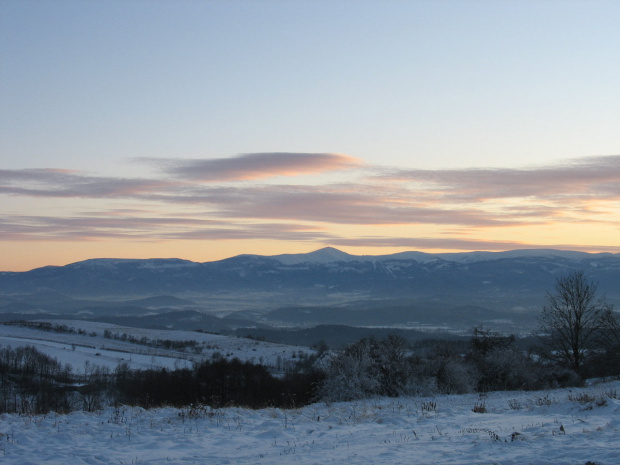 zima w górach w barwach zmierzchu #zima #góry #śnieg #GóryKaczawskie