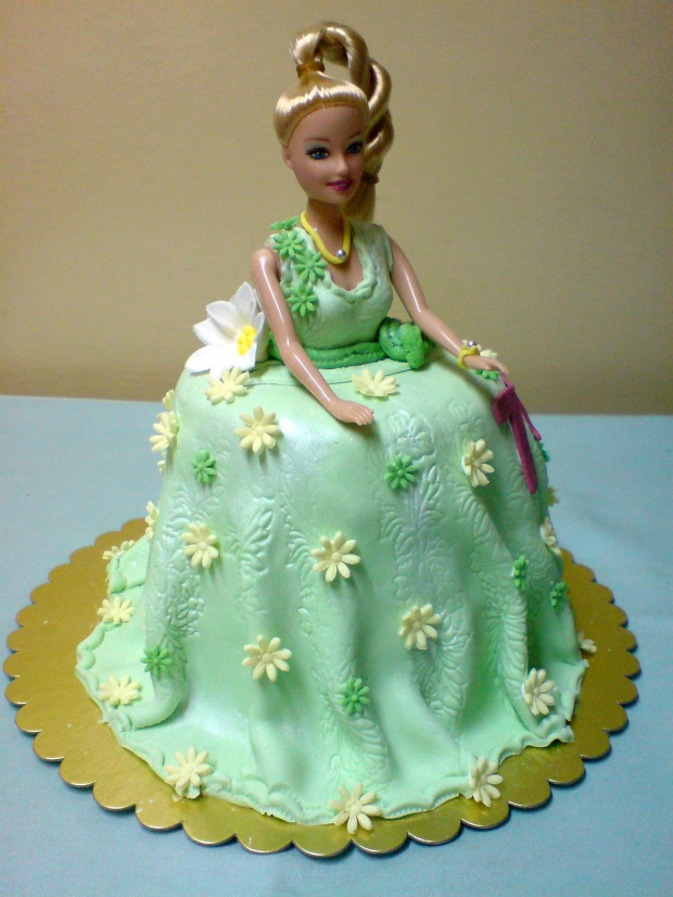 Lalka dla dziewczynki #Lalka #tort #urodziny