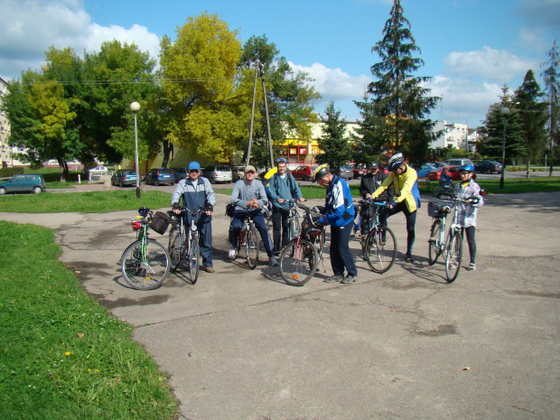 Zbiórka cyklistów w Parku naszego patrona klubu min. Adama Bienia #Pttk
