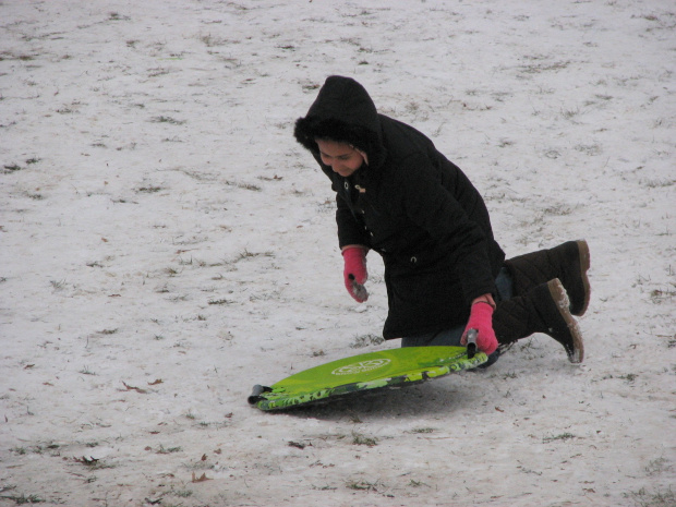 Zabawy na śniegu to prawdziwa frajda :)) #styczeń #śnieg #park #dzieci