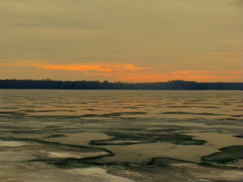 zamarznięte jezioro #kra #lód #jezioro #zima