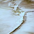 Pękająca tafla na jeziorze #kra #lód #jezioro #zima