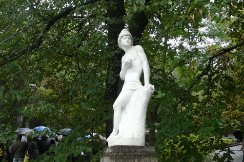Pomysły przy urządzaniu parku czerpano z mitologii greckiej, a rzeźby kupowano we Francji i Włoszech. #UKRAINA