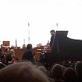 Krzysztof Jabłoński i OSFŚl wykonują Koncert fortepianowy na lewą rękę Mauricea Ravela