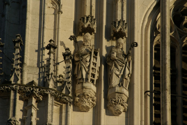 Regensburg - rzeźby na ścianie katedry