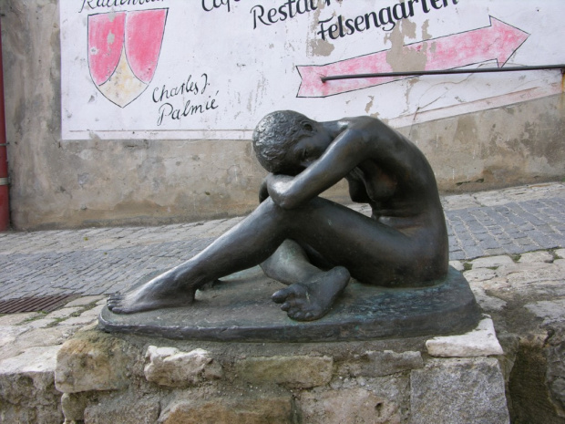 Kallmünz - rzeźba na ulicy miasteczka