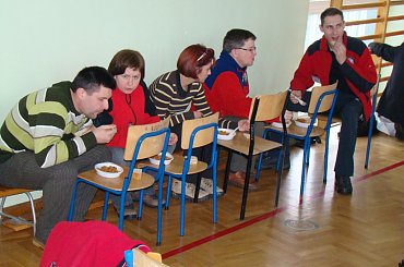 To był pomysł - każdy przy swoim stoliku #Pttk