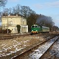 SU45-116 odjeżdża z Krajenki do Piły. Charakrerystyczny "mazucik" widoczny nad lokomotywą. #kolej #Krajenka #PKP #SU45 #zima