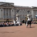 LONDYN-Pałac Buckingham jest oficjalną rezydencją brytyjskich monarchów i jednocześnie największym na świecie pałacem królewskim wciąż pełniącym swą pierwotną funkcję. #LONDYN