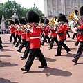 LONDYN-Pałac Buckingham jest oficjalną rezydencją brytyjskich monarchów i jednocześnie największym na świecie pałacem królewskim wciąż pełniącym swą pierwotną funkcję. #LONDYN