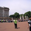 LONDYN-Pałac Buckingham jest oficjalną rezydencją brytyjskich monarchów i jednocześnie największym na świecie pałacem królewskim wciąż pełniącym swą pierwotną funkcję. #LONDYN